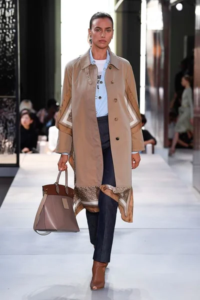 Look 18